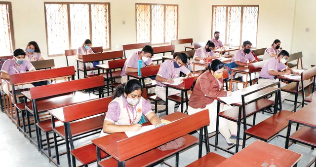 ଇତିହାସରେ ପ୍ରଥମ: ରବିବାରରେ ‌ସ୍କୁଲ ଓ କଲେଜ ଖୋଲା, ଉପସ୍ଥାନ ହାର କମିଲା