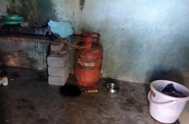 ଦେହରେ କିରାସିନି ଢାଳି ଅବିବାହିତା ଯୁବତୀଙ୍କ ଆତ୍ମହତ୍ୟା ଉଦ୍ୟମ