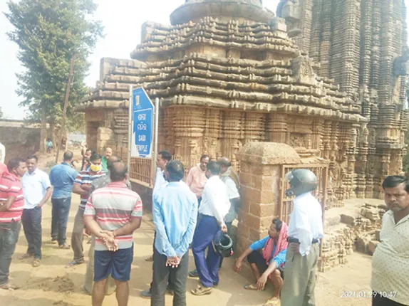 ଖନନ କାମ ରୋକିଲେ ଛଟେଇ କର୍ମଚାରୀ, ଶୁକଶାରି ଦେଉଳ ପୁନରୁଦ୍ଧାର ପ୍ରକ୍ରିୟା ବାଧାପ୍ରାପ୍ତ