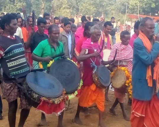 ଶୁଲିଆ ଯାତ୍ରା-ପଶୁବଳିକୁ ନେଇ ଚୁପ ପ୍ରଶାସନ, କେବଳ କୋଭିଡ ନିୟମ ପାଳନ ପାଇଁ ଆଦିବାସୀଙ୍କୁ ଅନୁରୋଧ