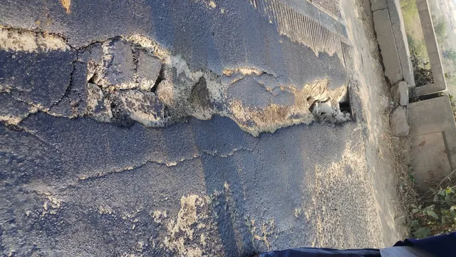 ବୌଦ୍ଧ : ତେଲନଦୀ ବ୍ରିଜ୍‌ରେ ଫାଟ