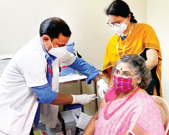 କରୋନା ଟିକାକରଣ ଅଭିଯାନ : ଏମ୍‌ସ ନିର୍ଦେଶକଙ୍କଠାରୁ ଶୁଭାରମ୍ଭ