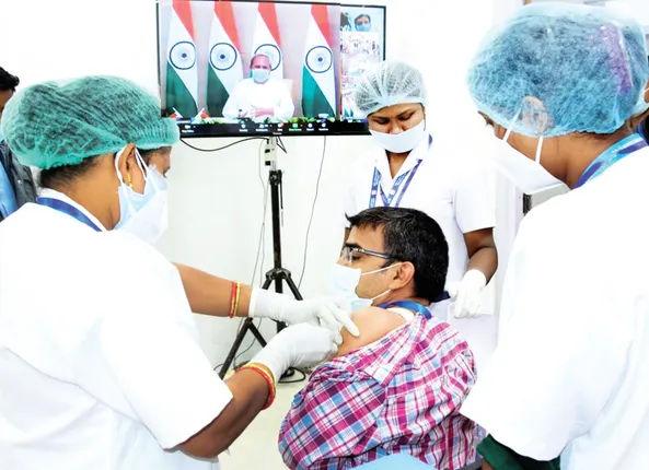 ଟିକା ନେଉଥିବା ସ୍ବାସ୍ଥ୍ୟକର୍ମୀଙ୍କ ସହ କଥା ହେଲେ ମୁଖ୍ୟମନ୍ତ୍ରୀ