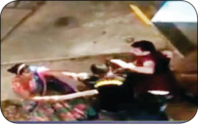 କିଣିଥିବା ଗହଣା ଖରାପ ଥିବା କହିବାରୁ ଗ୍ରାହକଙ୍କୁ ଠେଙ୍ଗାରେ ପିଟିଲେ ସୁନା ଦୋକାନୀ ଓ ତାଙ୍କ ସ୍ତ୍ରୀ