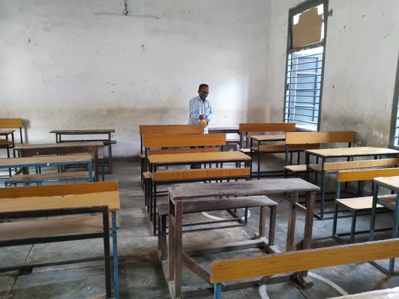 ବାଲେଶ୍ୱର: ସ୍କୁଲ ଖୋଲିବା ଆଗରୁ ଆରମ୍ଭ ହେଲା ଶ୍ରେଣୀଗୃହ ଓ କ୍ୟାମ୍ପସ ସାନିଟାଇଜେସନ