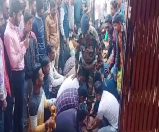 ସେନାରୁ ଅବସର ନେବା ପରେ ଯବାନଙ୍କ ପାଦକୁ ତଳେ ରଖିବାକୁ ନଦେଇ ଗ୍ରାମବାସୀ କଲେ ଏମିତି ସ୍ବାଗତ