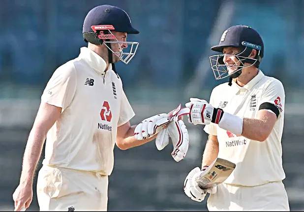 ଦ୍ବିଶତକ ଭାଗୀଦାରିରେ ଇଂଲଣ୍ଡ ମୂଳଦୁଆ ଦୃଢ଼