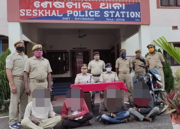 ପୁଲିସ ଜାଲରେ ଲୁଟେରା ଗ୍ୟାଙ୍ଗ; ୪ ଗିରଫ, ବାଇକ ସହ ୨୦ ହଜାର ଟଙ୍କା ଜବତ