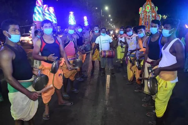 ଖଣ୍ଡଗିରି ମେଳାରେ ମା’ ବାରଭୂଜାଙ୍କ ଶୋଭାଯାତ୍ରାରେ ଶ୍ରଦ୍ଧାଳୁଙ୍କ ସମାବେଶ। (ଫଟୋ: ବିଭୂତି, ଭୁବନେଶ୍ବର)