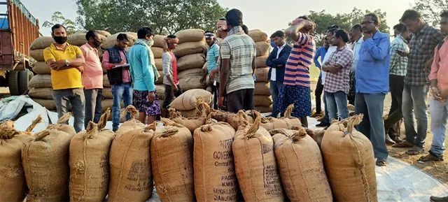 ବୋଡ଼େନ ମଣ୍ଡିରେ ବେଆଇନ ଗଚ୍ଛିତ ଧାନକୁ ଜବତ କଲା ଯୋଗାଣ ବିଭାଗ