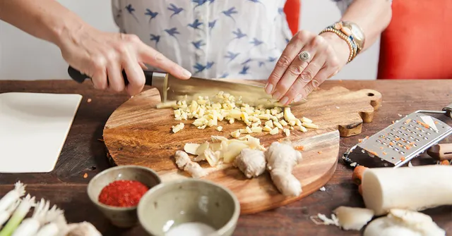 ବାସ୍‌ ଖଣ୍ଡିଏ ଅଦା! ଭଲ କରିପାରେ ଅନେକ ପ୍ରକ‌ାରର ଶାରୀରିକ ସମସ୍ୟା