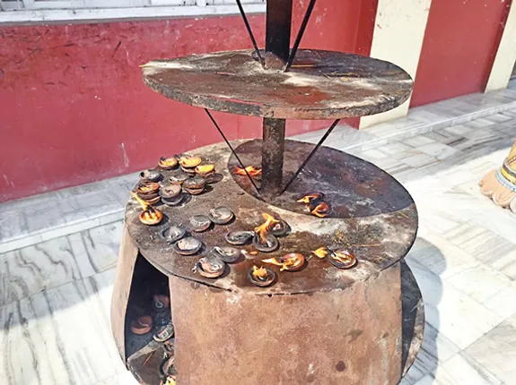 ନକଲି ଘିଅ କାରଖାନାରେ ଚଢ଼ଉ ପରେ ମନ୍ଦିରରେ କମିଛି ଦୀପଦାନ