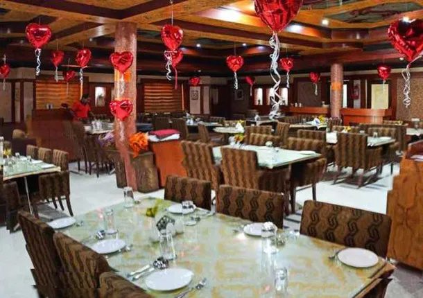 ଦିନକ ପରେ ଆରମ୍ଭ ହେବ ‘ଭାଲେଣ୍ଟାଇନ୍ ସପ୍ତାହ’; ହୋଟେଲମାନଙ୍କରେ ସ୍ବତନ୍ତ୍ର କ୍ୟାଣ୍ତେଲ୍‌ ଲାଇଟ୍‌ ଡିନର୍‌ ଯୋଜନା