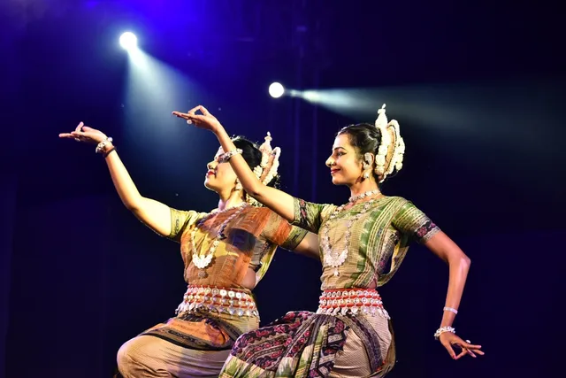 କଳିଙ୍ଗ ମହୋତ୍ସବରେ କଳକାରମାନଙ୍କ ଯାଦୁ।