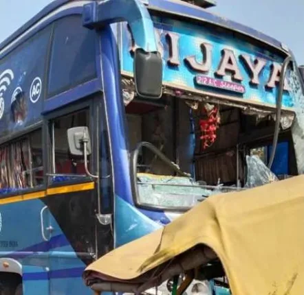 ଗତିରାଉତପାଟଣାରେ ଅଟୋକୁ ଧକ୍କା ଦେଲା ବସ୍; ଜଣେ ମୃତ, ୩ ଗୁରୁତର