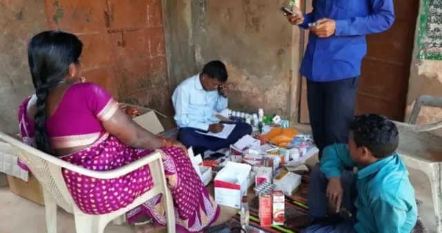 ସ୍ବାଭିମାନ ଅଂଚଳରେ କ୍ବାକଙ୍କ ରାଜୁତି; ଗାଁ ଗାଁ ବୁଲିବା ସହ ହାଟରେ ମଧ୍ୟ ବିକ୍ରି କରୁଛନ୍ତି ଔଷଧ