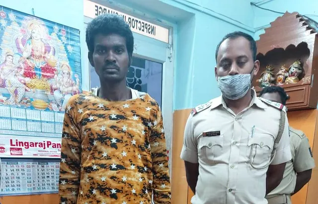 ପିଆରଏମରେ ମହିଳାଙ୍କୁ ଅସଦାଚରଣ କରି ସେକା ଖାଇବା ଘଟଣା, ଦୁର୍ବ୍ୟବହାରକାରୀ ଯୁବକକୁ ବାନ୍ଧିଲା ପୁଲିସ୍