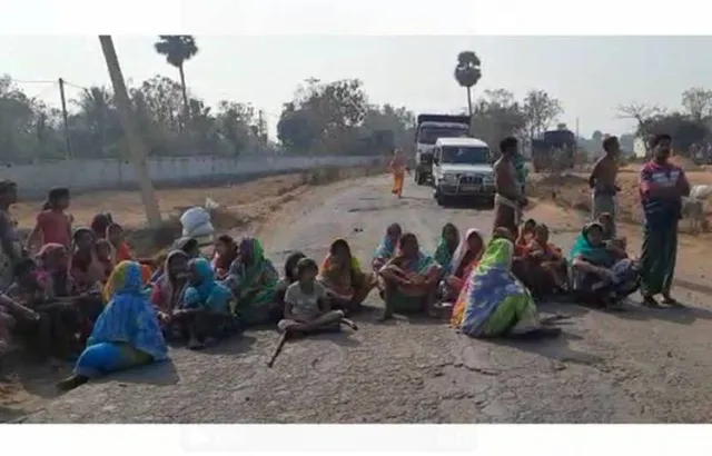 ନଳକୂପ ବସାଇବା ଲାଗି ୫୩ ନମ୍ବର ଜାତୀୟ ରାଜପଥ ଅବରୋଧ କଲେ ଗ୍ରାମବାସୀ