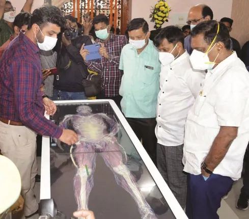 ଏସ୍‌ସିବିରେ ସ୍ବାସ୍ଥ୍ୟମନ୍ତ୍ରୀଙ୍କ ସମୀକ୍ଷା; ଆନାଟୋମେଜ୍ ଟେବୁଲ୍‌, ବାଟିକା ଓ ସେଲ୍‌ଫି ଜୋନ୍‌ ଉଦ୍‌ଘାଟିତ