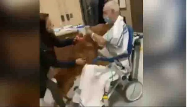 ହୃଦୟସ୍ପର୍ଶୀ ଦୃଶ୍ୟ ! ଦେଖନ୍ତୁ କିପରି କରୋନାରୁ ସୁସ୍ଥ ହୋଇ ଫେରିବା ପରେ ମାଲିକଙ୍କୁ ଦେଖି ଆଲିଙ୍ଗନ କରିବାକୁ ଡେଇଁ ପଡ଼ୁଛି କୁକୁର