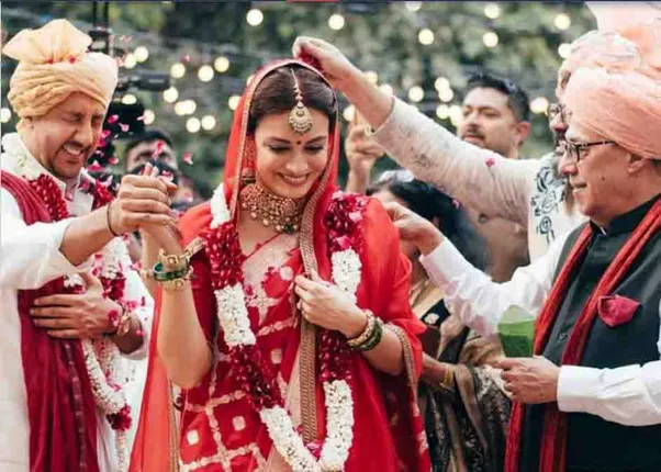 ଦିୟା ମିର୍ଜାଙ୍କ ସହିତ ବୈଭବଙ୍କ ବିବାହକୁ ନେଇ ପୂର୍ବ ପତ୍ନୀ ଦେଲେ ଏଭଳି ପ୍ରତିକ୍ରିୟା