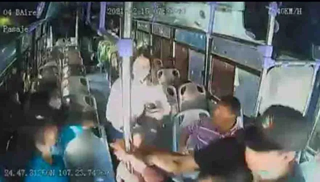 ବସରେ ଚଢ଼ି ଲୋକଙ୍କ ମଧ୍ୟରେ ବସିଥିବା ନିଜ ପୂର୍ବତନ ପ୍ରେମିକାଙ୍କୁ ୩୦ରୁ ଅଧିକ ଥର ଛୁରାମାଡ଼ କଲା ପ୍ରେମିକ, ଶୀତବସ୍ତ୍ର ହେତୁ ବଞ୍ଚିଗଲା ଜୀବନ