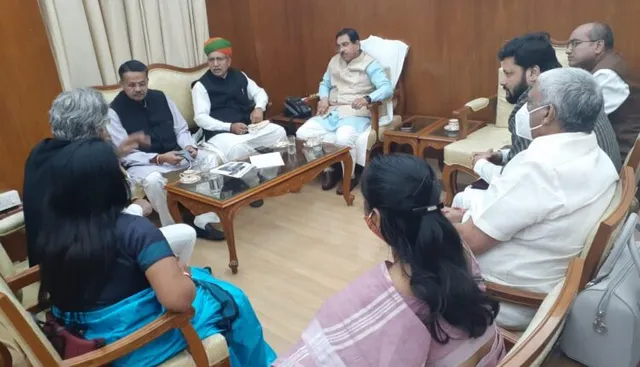 କେନ୍ଦ୍ର ସଂସଦୀୟବ୍ୟାପାର ମନ୍ତ୍ରୀଙ୍କୁ ଭେଟିଲେ ବିଜେଡି ସାଂସଦ : ଏକାମ୍ର କ୍ଷେତ୍ର ପାଇଁ ପ୍ରସ୍ତାବିତ ବାଇ ଲ’ ପ୍ରତ୍ୟାହାର କରିବାକୁ ଦାବି କଲେ