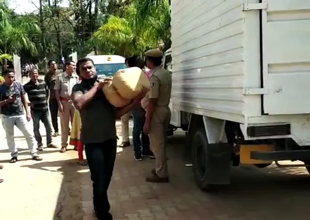 ଗୁପ୍ତ ଚ୍ୟାମ୍ବରରେ ଯାଉଥିଲା ଗଞ୍ଜେଇ, ମାଡିବସିଲା ପୁଲିସ