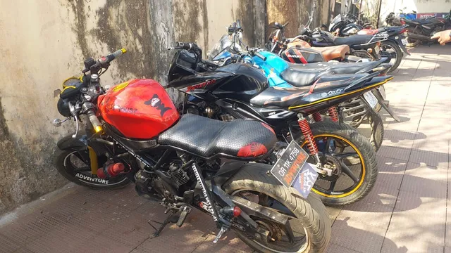 ବିକଟାଳ ଶବ୍ଦ କରୁଥିବା ୬ ବାଇକ୍‌ ଅଟକ, ଚାଳକଙ୍କ ଠାରୁ ୨୨ହଜାର ଟଙ୍କା ଲେଖାଏଁ ଜରିମାନା