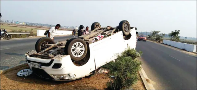 ଜାତୀୟ ରାଜପଥରେ ଓଲଟିଲା କାର୍‌