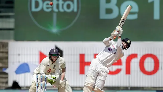 ଭାରତ-ଇଂଲଣ୍ଡ ଦ୍ୱିତୀୟ ଟେଷ୍ଟ୍‍ର ଦ୍ୱିତୀୟ ଦିନରେ ୩୨୯ ରନ୍‌ କରି ଭାରତ ଅଲ୍‌ ଆଉଟ୍‌; ଇଂଲଣ୍ଡ୍‌ର ଦ୍ୱିତୀୟ ଇଂନିଙ୍ଗ୍‌ସ୍‌ ଆରମ୍ଭ