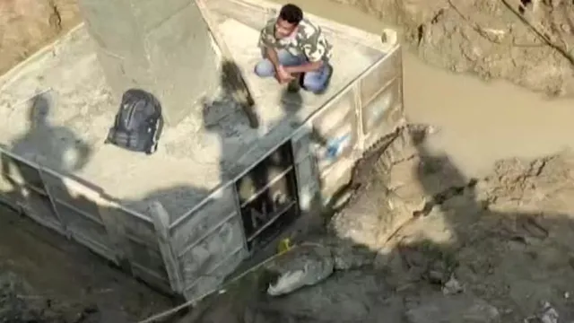 ନିର୍ମାଣଧୀନ ସାଇଟରୁ ୧୧ ଫୁଟ୍‌ ଲମ୍ବର କୁମ୍ଭୀର ଉଦ୍ଧାର