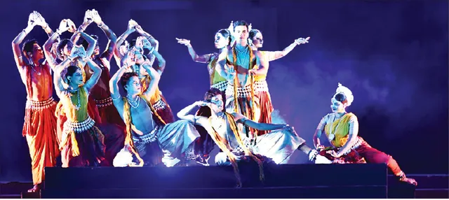 ୧୭ତମ ଧଉଳି-କଳିଙ୍ଗ ମହୋତ୍ସବ ଆରମ୍ଭ: ଭକ୍ତିରସ ପରେ ଛାଇଗଲା ଯୁଦ୍ଧର ଘନଘଟା