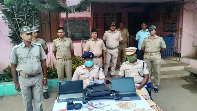 ୪ ରାଜପଥ ଲୁଟେରା ଗିରଫ, ୨୭ ଗ୍ରାମ ସୁନା ଅଳଙ୍କାର ସମେତ ନଗଦ ୨୦ ହଜାର ଟଙ୍କା ଜବତ