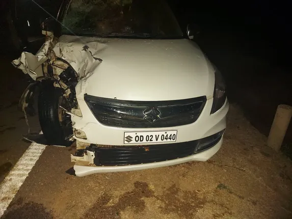 କାର ବାଇକ ମୁଁହାମୁଁହି,ଘଟଣାସ୍ଥଳରେ ଜଳିଗଲା ବାଇକ