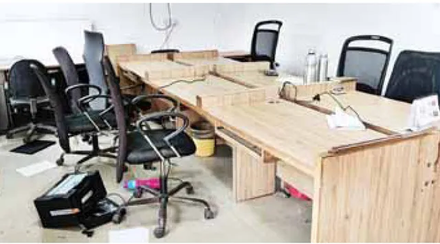 ତଲାବିରା ଖଣି କାର୍ଯ୍ୟାଳୟରେ ଗଣ୍ଡଗୋଳ: କର୍ମଚାରୀଙ୍କୁ ନିସ୍ତୁକ ମାଡ଼ ଓ ଭଙ୍ଗାରୁଜା, ୧୫ ଗିରଫ