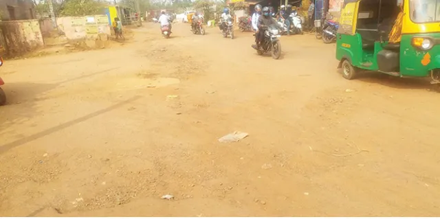 ରାସ୍ତାରୁ ଖାଲ ହଟିବ କେବେ?