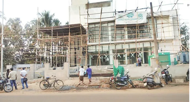 ରାଜରାଣୀ ମନ୍ଦିର ନିକଟରେ ବେଆଇନ୍ ନିର୍ମାଣ: ଏନ୍‌ଏମ୍‌ଏ ତନାଘନା କରୁଛି, ବିଏମ୍‌ସି ଅନୁମତି ଦେଉଛି