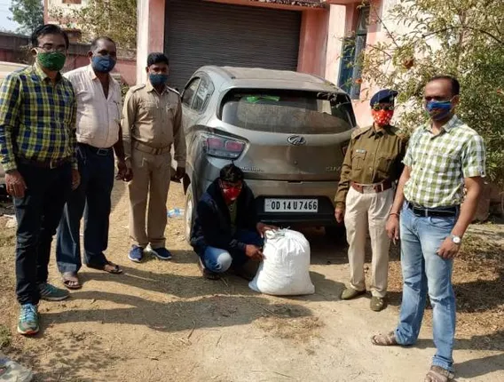 ଗଞ୍ଜେଇ ସହ ଗାଡ଼ି ଜବତ, ଅଭିଯୁକ୍ତ କୋର୍ଟଚାଲାଣ