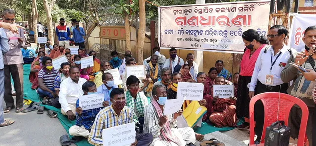 ବରଗଡ଼ରେ ହୀରାକୁଦ ବିସ୍ଥାପିତଙ୍କ ଆନ୍ଦୋଳନ : ‘ନିର୍ଦ୍ଦେଶ ମୁତାବକ ଜମି ଦିଅ’