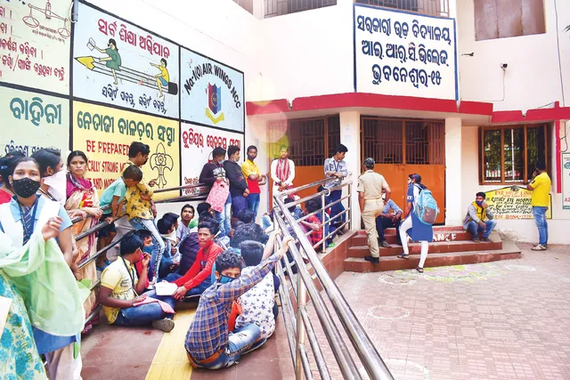 ଆଇଆର୍‌ସି ଭିଲେଜ୍‌ ହାଇସ୍କୁଲରେ ଉତ୍ତେଜନା