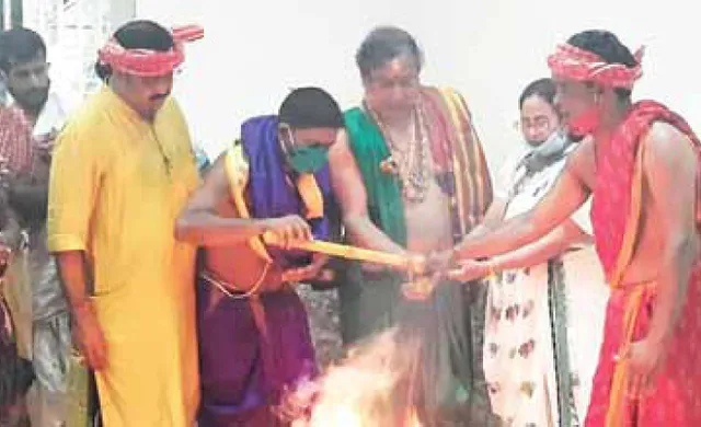 ନିର୍ବାଚନ ପୂର୍ବରୁ ବିରାଟ ପୂଜାର ଆୟୋଜନ : ମମତାଙ୍କ ଘରେ ପୂଜା କଲେ ଜଗୁନି