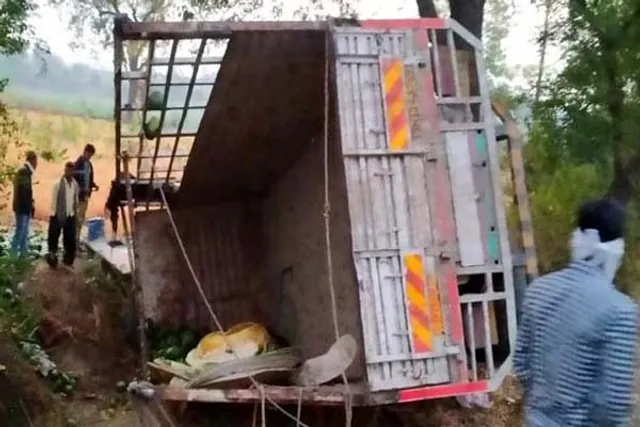 ଜଲଗାଓଁ : ଟ୍ରକ୍‌ ଓଲଟି ୧୬ ଶ୍ରମିକ ମୃତ