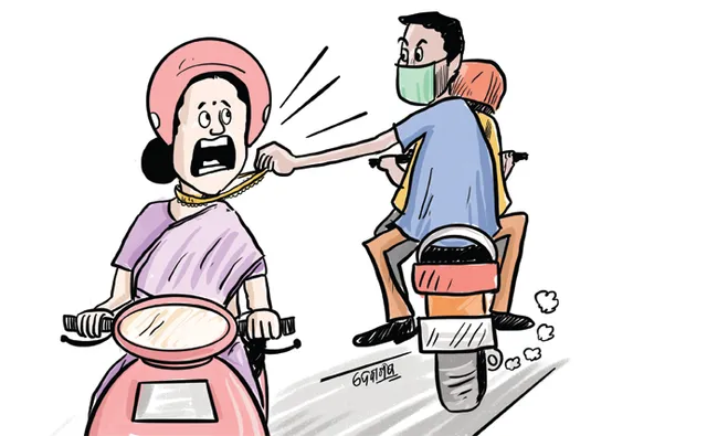 ମହିଳାଙ୍କଠାରୁ ଝାମ୍ପିନେଲେ ସୁନାହାର