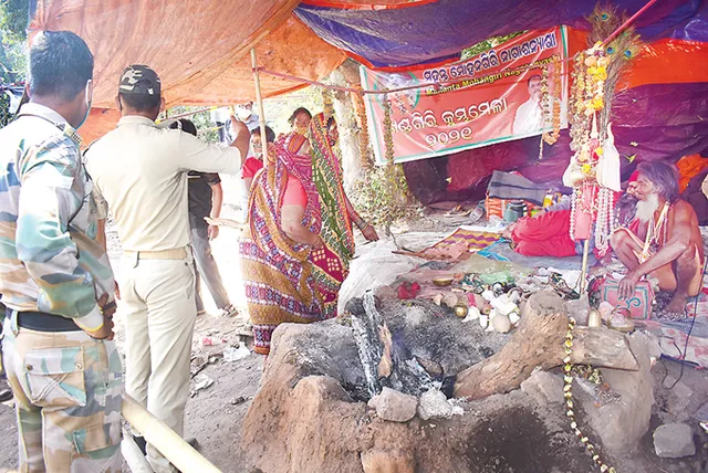 ଖଣ୍ଡଗିରି ମାଘମେଳାରେ କୋଭିଡ୍‌ ନିୟମ ଉଲ୍ଲଂଘନ : ନାଗା ସନ୍ନ୍ୟାସୀଙ୍କ ଚିକିତ୍ସା ଉପରେ କଟକଣା