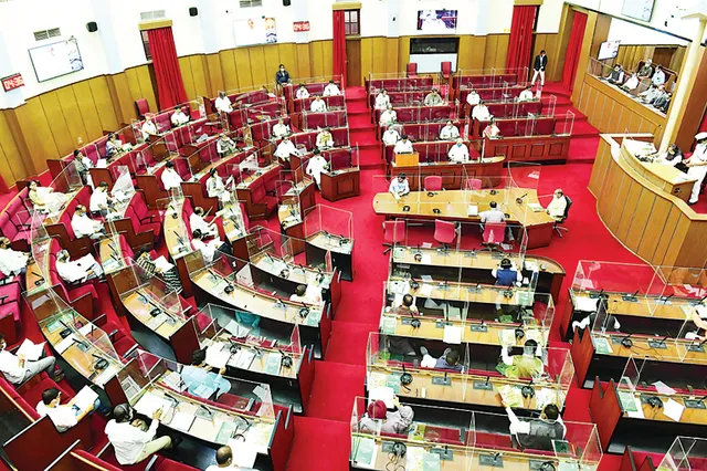 ବଜେଟ୍‌ ପ୍ରତିକ୍ରିୟା : ମୁଖ୍ୟମନ୍ତ୍ରୀ କହିଲେ-ଲୋକାଭିମୁଖୀ ଓ ବିକାଶଶୀଳ, ବିରୋଧୀଙ୍କ ମତରେ ନୈରାଶ୍ୟଜନକ