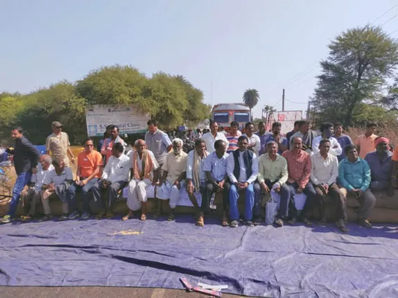 ଧାନ ଉଠିବା ଦାବିରେ ରାସ୍ତାରୋକ କଲେ ଚାଷୀ