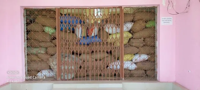 ଧାନ ଯନ୍ତ୍ରଣା : ୪୮ ଦିନ ହେଲା କାର୍ଯ୍ୟାଳୟରେ ଭର୍ତ୍ତି ହୋଇଛି ଧାନ