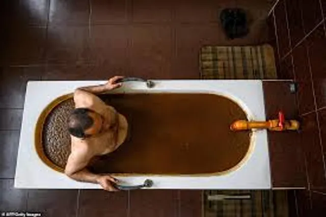 ପେଟ୍ରୋଲ୍‌-ସ୍ନାନ ଦୂର କରେ ଚର୍ମ ସ˚କ୍ରମଣ !