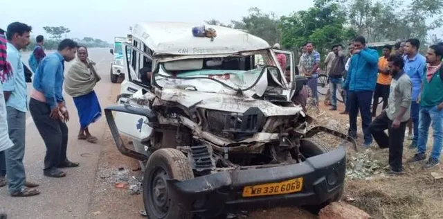 ଟାଙ୍ଗୀ ନିକଟରେ ଘନ କୁହୁଡ଼ି ନେଲା ଜୀବନ : କଣ୍ଟେନର ପଛରେ ପିଟି ହେଲା ଆମ୍ବୁଲାନ୍ସ; ୩ ମୃତ, ୩ ଗୁରୁତର